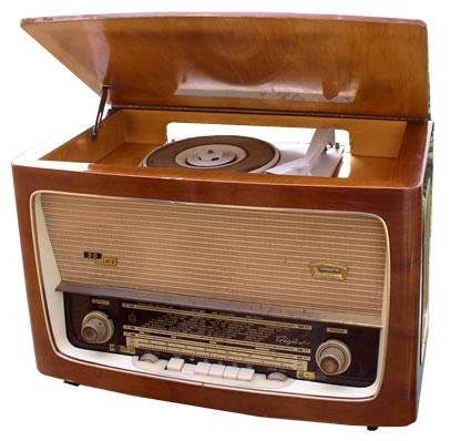 راديو خشب قديم