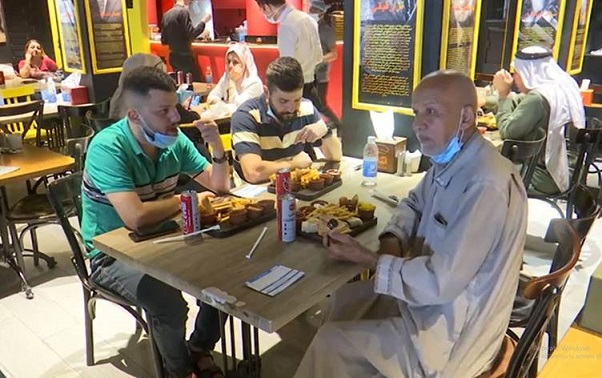 مطعم في بغداد يقدم وجبات مجانية لمن تلقوا لقاحات كاملة ضد كورونا Rest.Erei