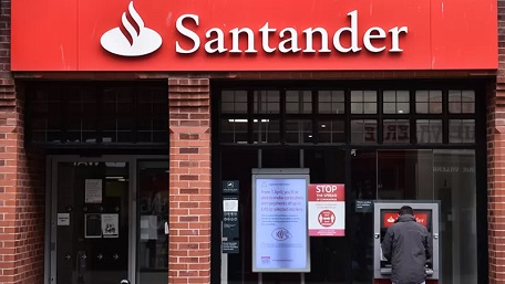 بنك سانتاندير في بريطانيا يحول لعملائه ١٣٠ مليون جنيه إسترليني عن طريق الخطأ في عيد الميلاد Sandanter