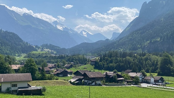 القرية السويسرية التي تعيش في حضن "قنبلة" وزنها أكثر من ٣ آلاف طن Swiss.Rf