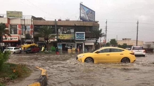 بعد ٣ سنوات من القحط.. أمطار رعدية تغرق شوارع بغداد Barann3