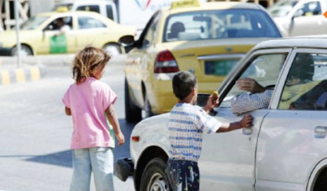  استغلال وتحرش وجريمة.. تفاصيل مثيرة عن تسول الأطفال بشوارع بغداد       Darwaza