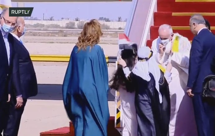  فيديو - بابا الفاتيكان يصل إلى بغداد في مستهل زيارة تاريخية إلى العراق      Papa.Bg1