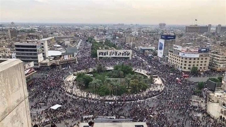المتظاهرون ينصبون الخيام في ساحة التحرير 007