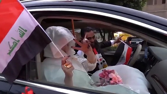 بالفيديو.. حتى في حفل زفافه لم يفارق ساحة التحرير Zafaf.Th