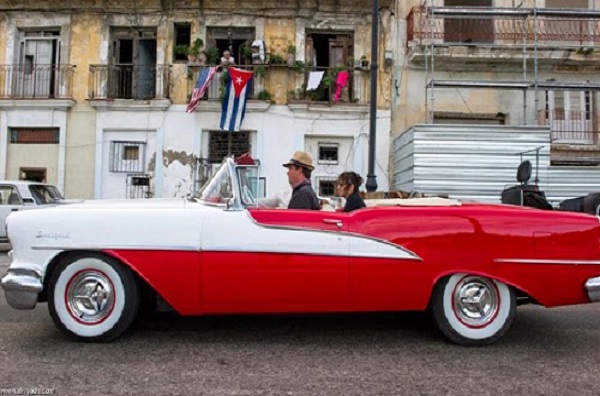 صور مدهشة لسيارات كلاسيكية تجدها فقط في كوبا!       Auto.Car.1